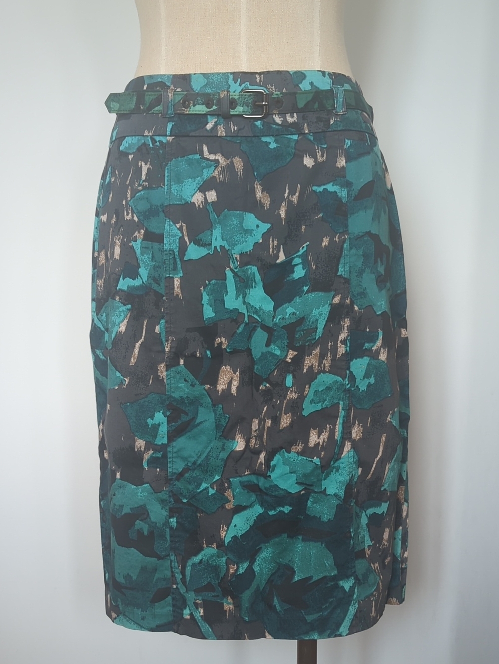 New York & Company stretch pencil skirt with belt size 8